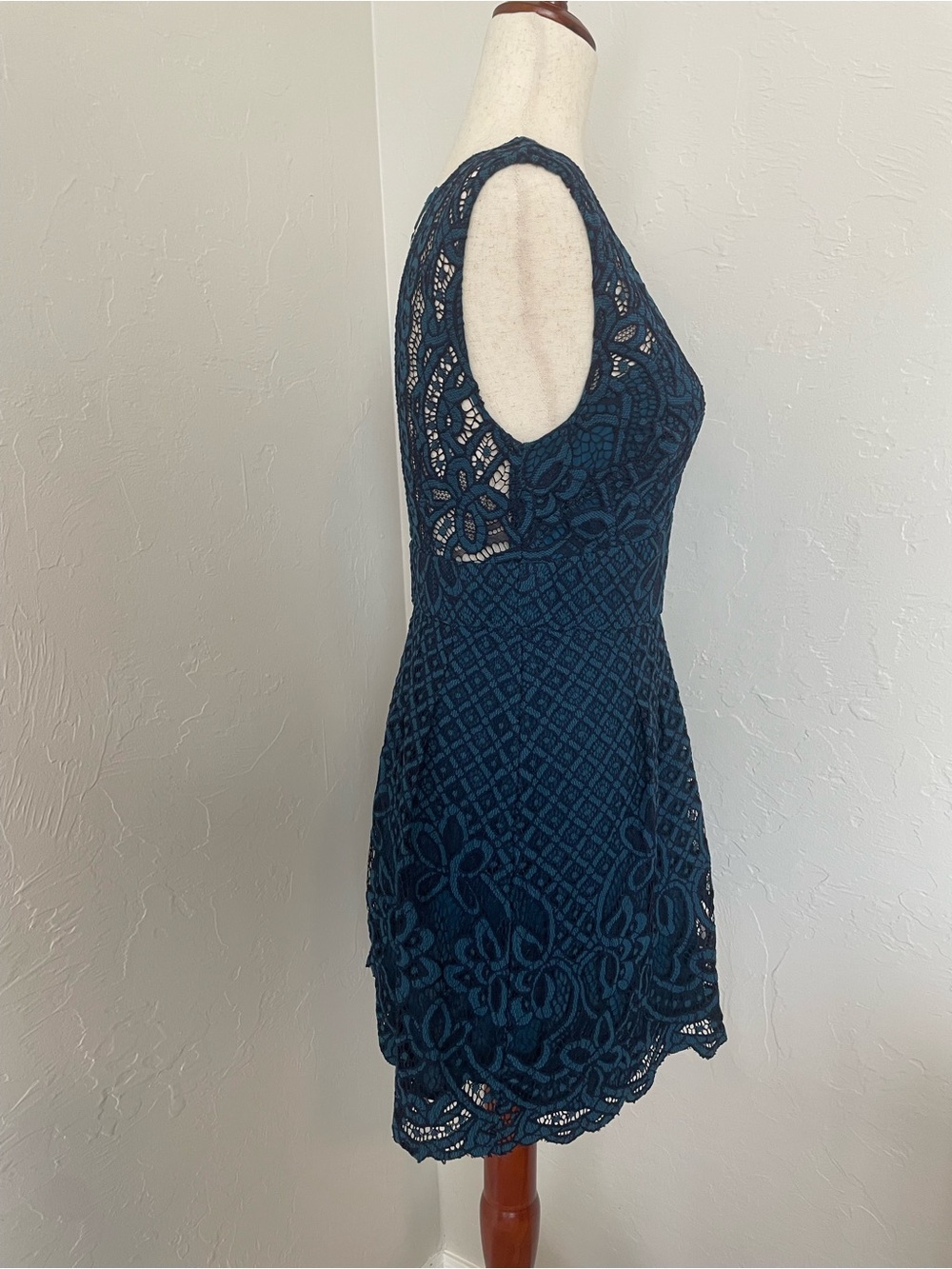 Free People Deep V-Neck Sapphire Blue Teal Lace Mini Dress Urban Outfitters T - Picture 7 of 15